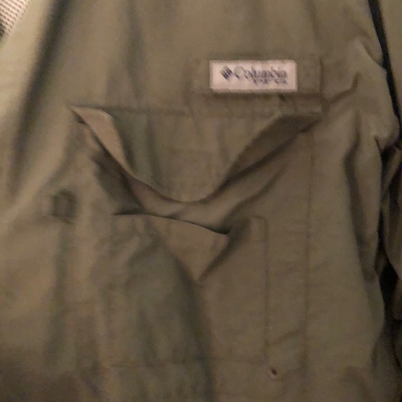 Columbia pfg with Omni shade sage button down L - Picture 4 of 8